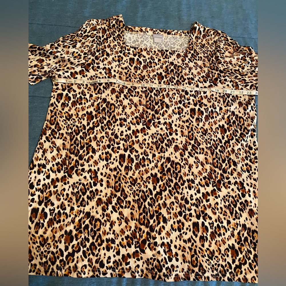 Cute! Cute! Cute leopard print tunic!